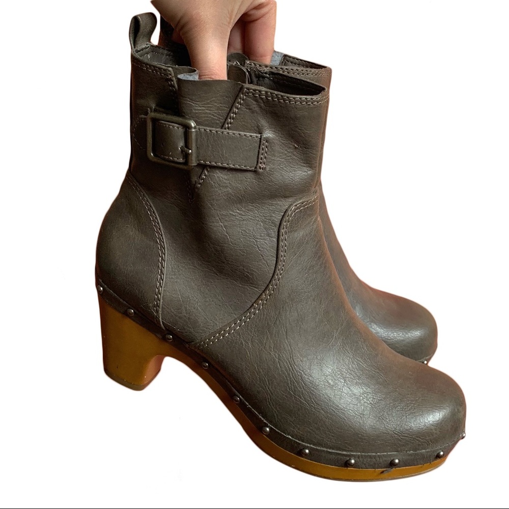 NWOT AE 70s Style Clog Boots